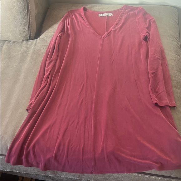 Abercrombie & Fitch Deep Pink V-Neck Tee - Picture 2 of 5